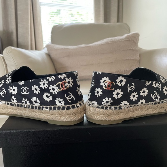 ❌SOLD❌Authentic New Chanel Espadrilles - Picture 3 of 8
